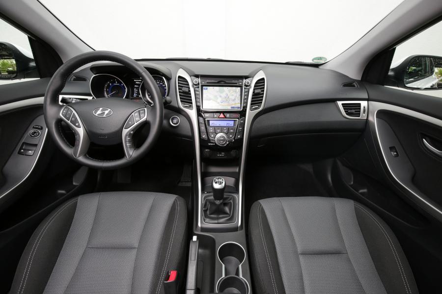  Hyundai i30 Coupe 2015 года  (фото 9 из 19)